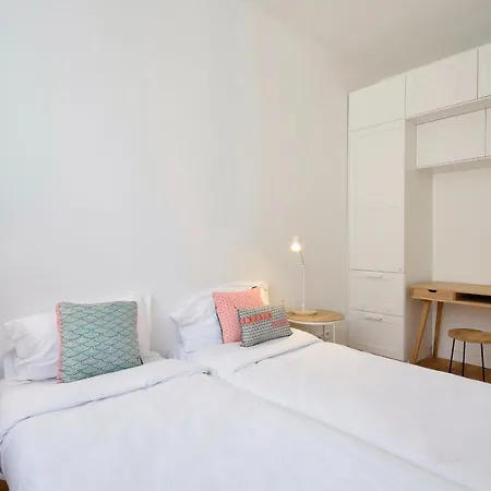 202117 - 6 Personnes A Párizs